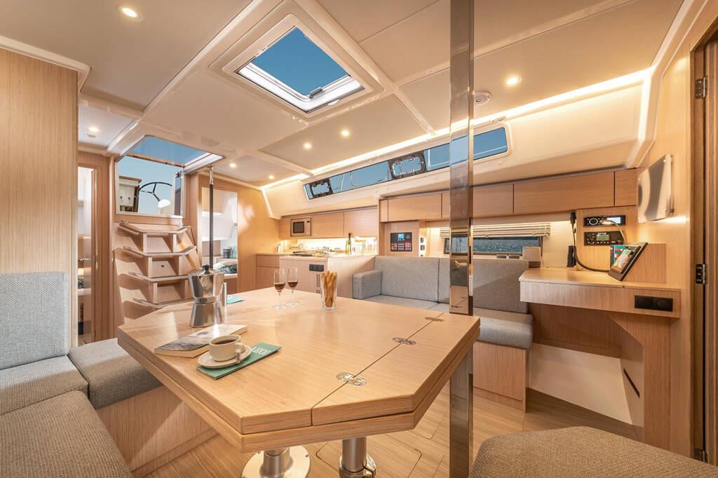 Bavaria C42 Style Polaris