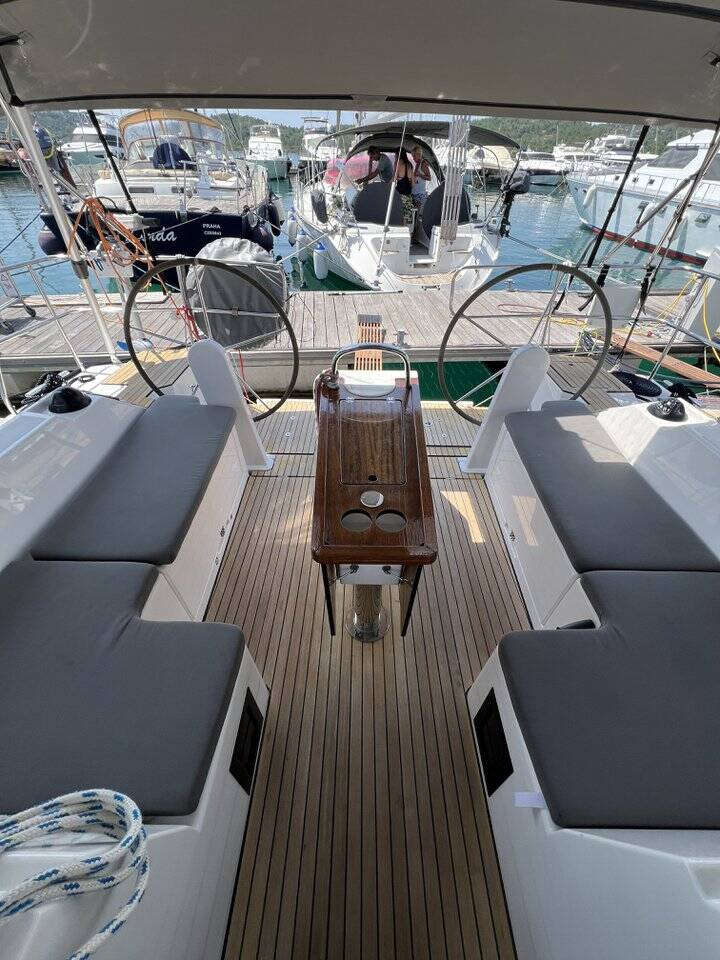 Bavaria C42 Auka