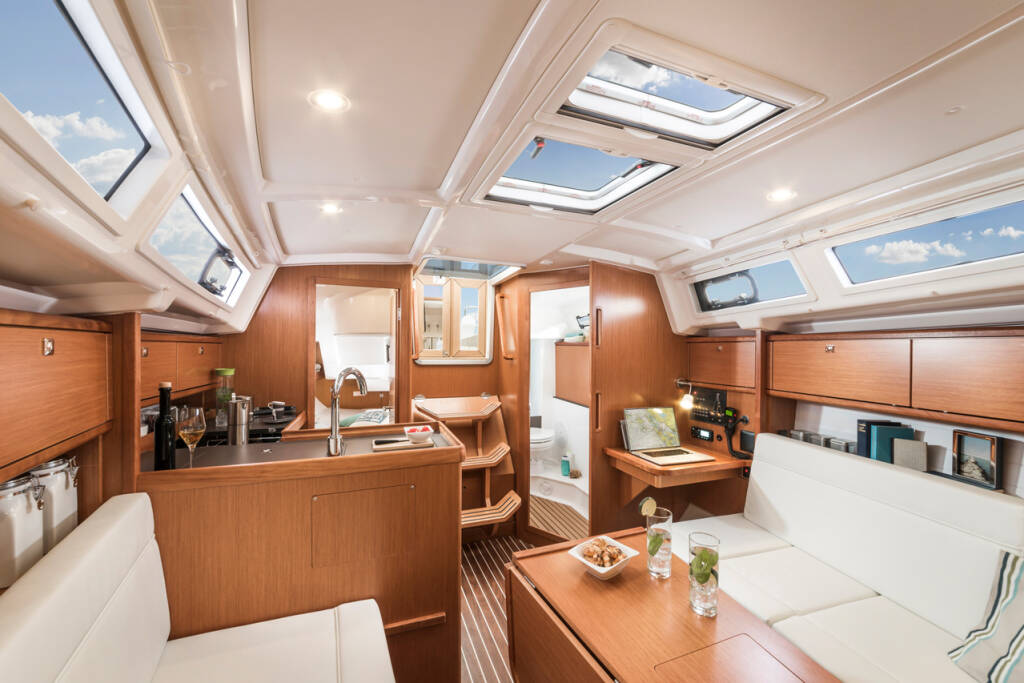 Bavaria Cruiser 34 Style Opal