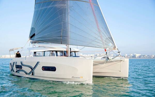 Excess 11 HULL 206