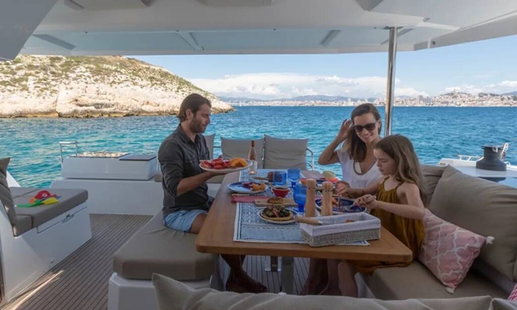 Fountaine Pajot Astrea 42 Ion