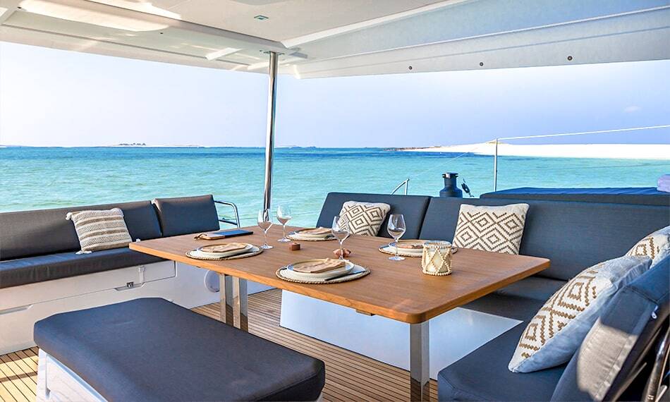 Fountaine Pajot Aura 51 Breezer