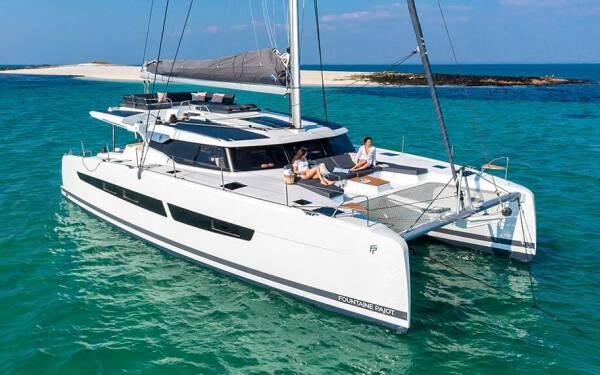 Fountaine Pajot Aura 51 Breezer