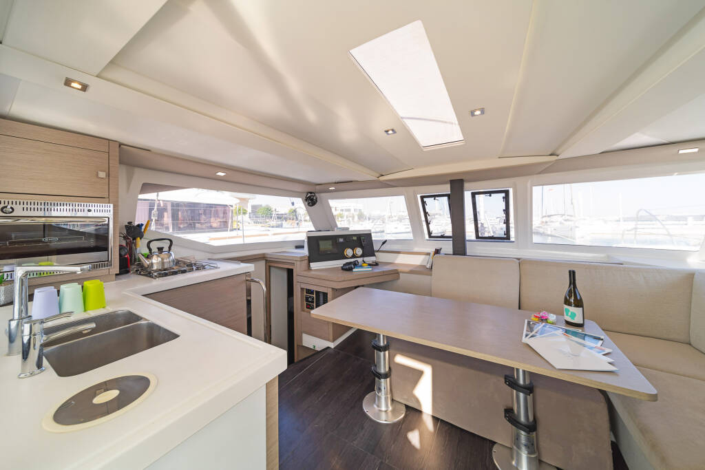 Fountaine Pajot Lucia 40 Fortuna