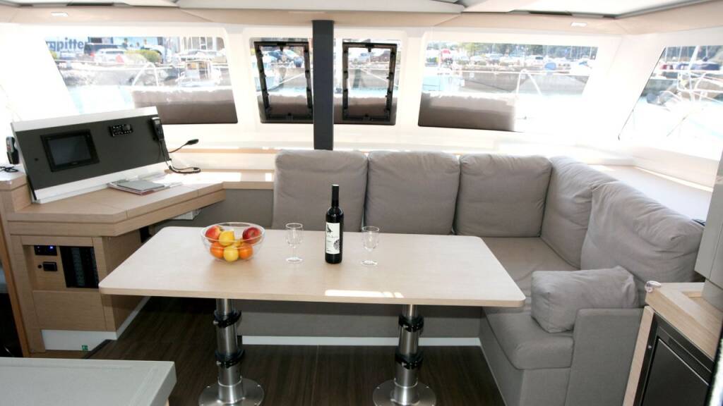 Fountaine Pajot Lucia 40 Luna Rossa II