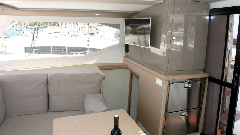 Fountaine Pajot Lucia 40 Luna Rossa II