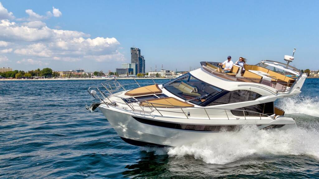 Galeon 420 Amber Blue