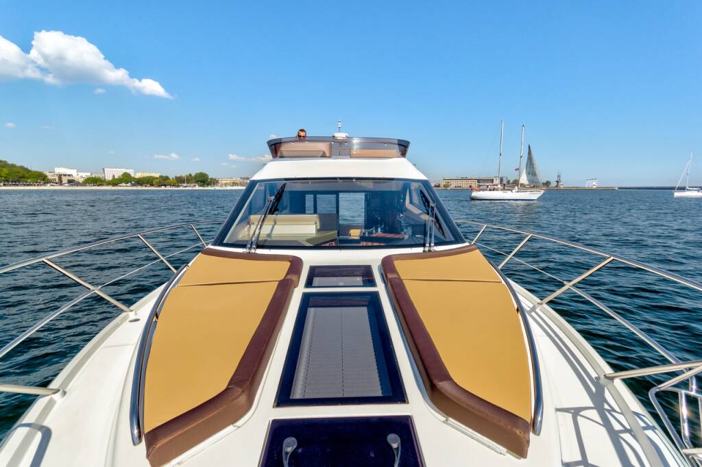 Galeon 420 Amber Blue