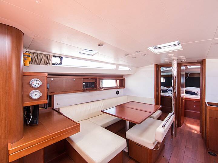 Oceanis 48 Invictus