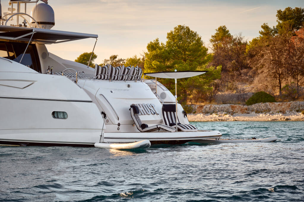 Sunseeker Predator 72 Ghost