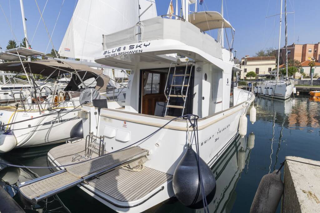 Swift Trawler 34 Blue Sky